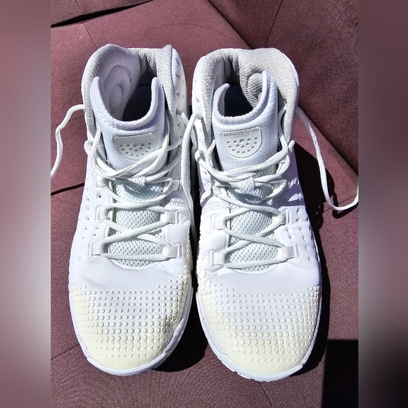 Under Armour basketball shoes - Picture 1 of 8